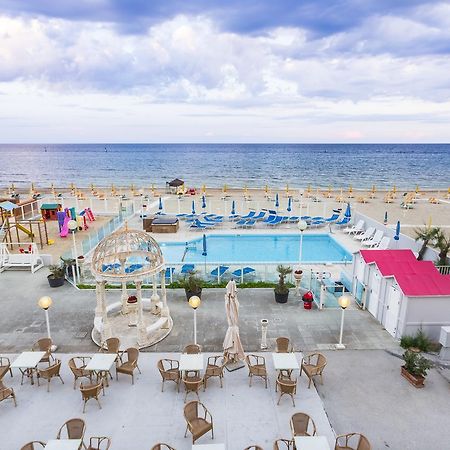 Hotel Casadei Фано Екстериор снимка