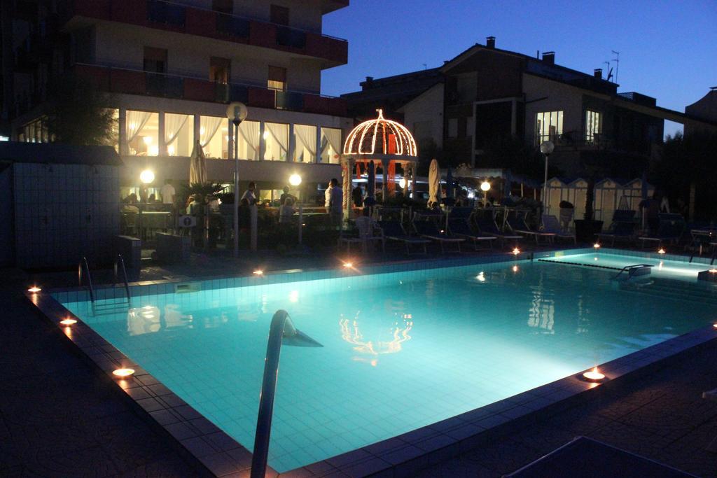 Hotel Casadei Фано Екстериор снимка