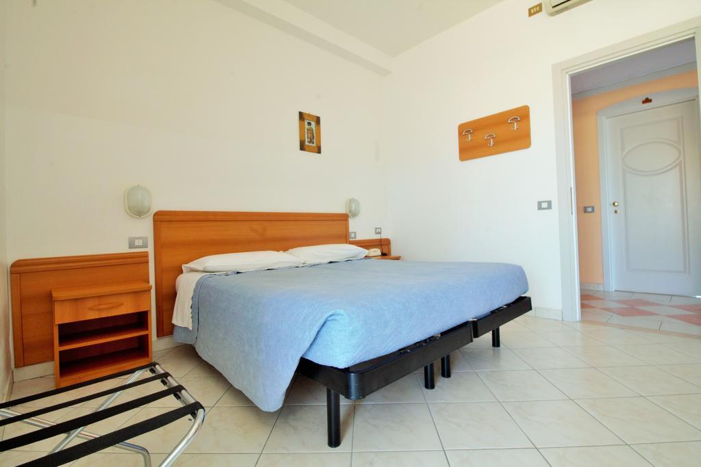 Hotel Casadei Фано Стая снимка