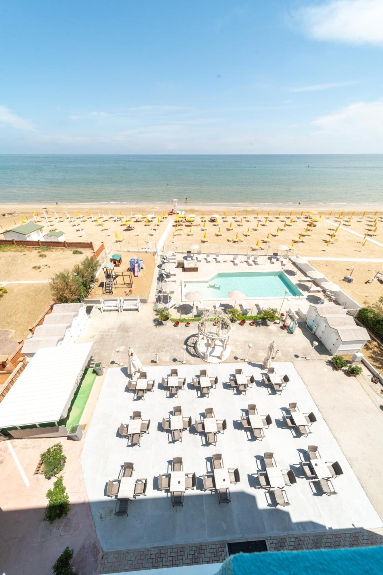 Hotel Casadei Фано Екстериор снимка