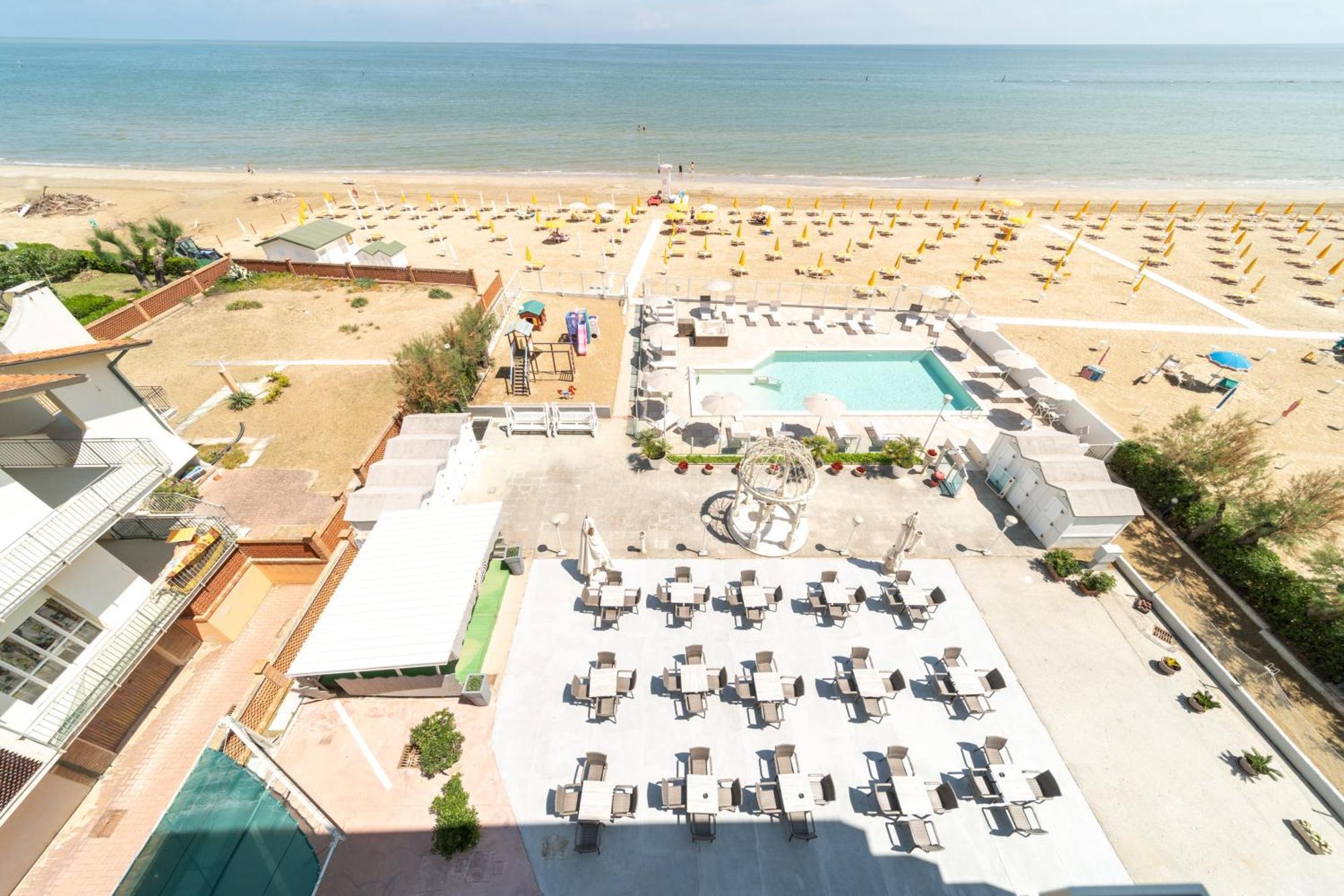 Hotel Casadei Фано Екстериор снимка