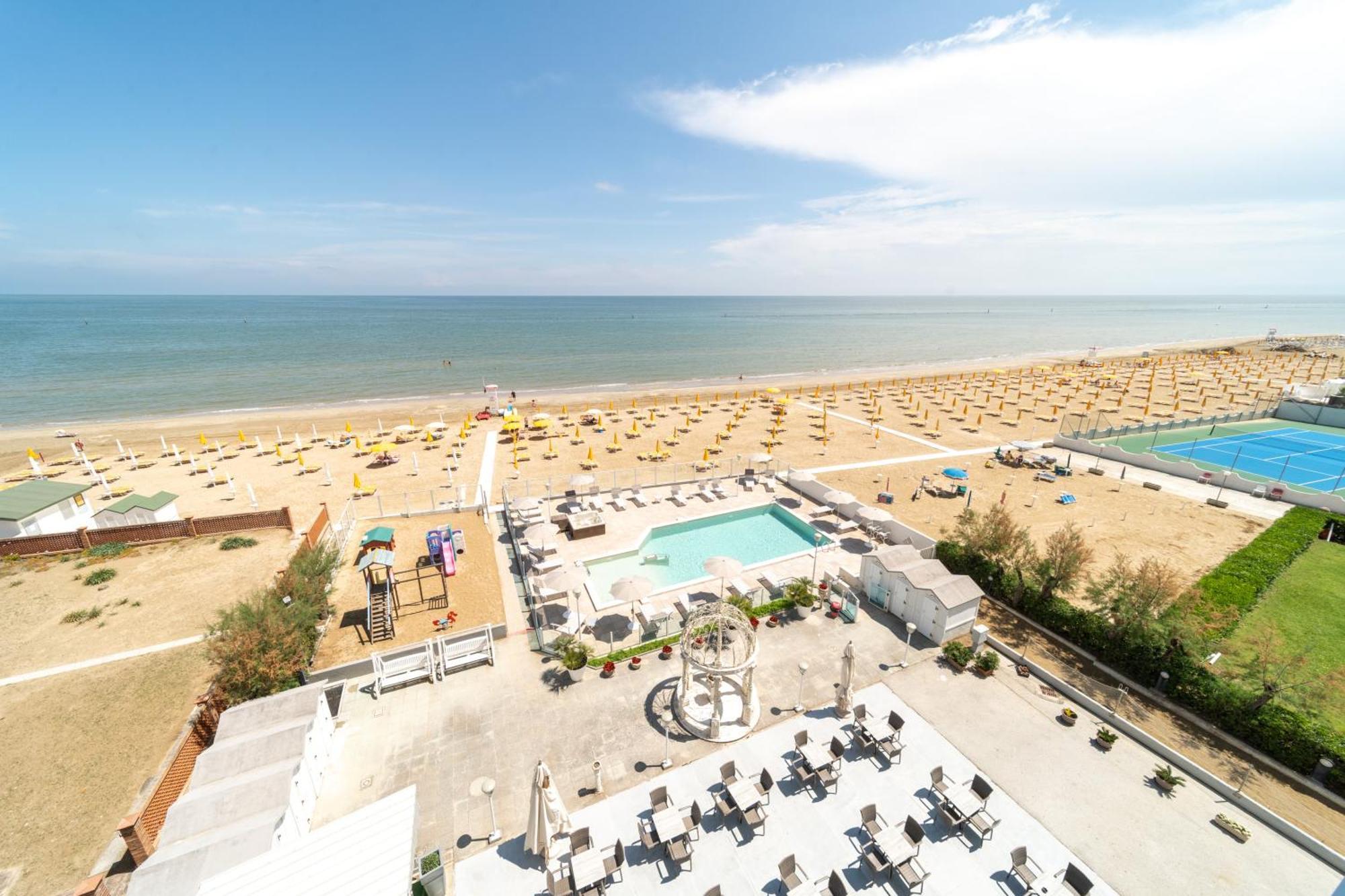 Hotel Casadei Фано Екстериор снимка