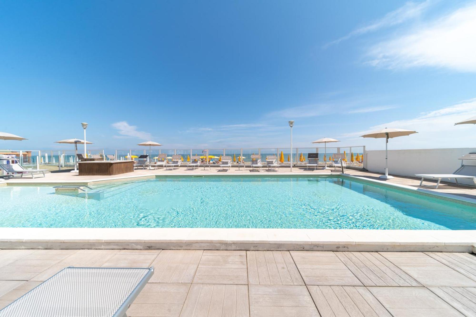 Hotel Casadei Фано Екстериор снимка
