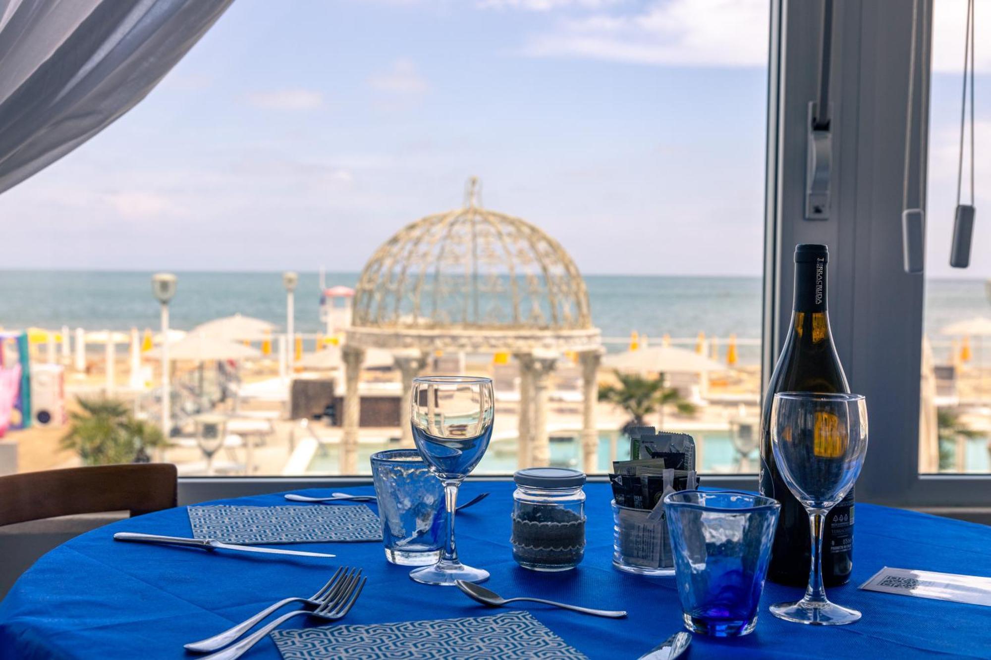 Hotel Casadei Фано Екстериор снимка