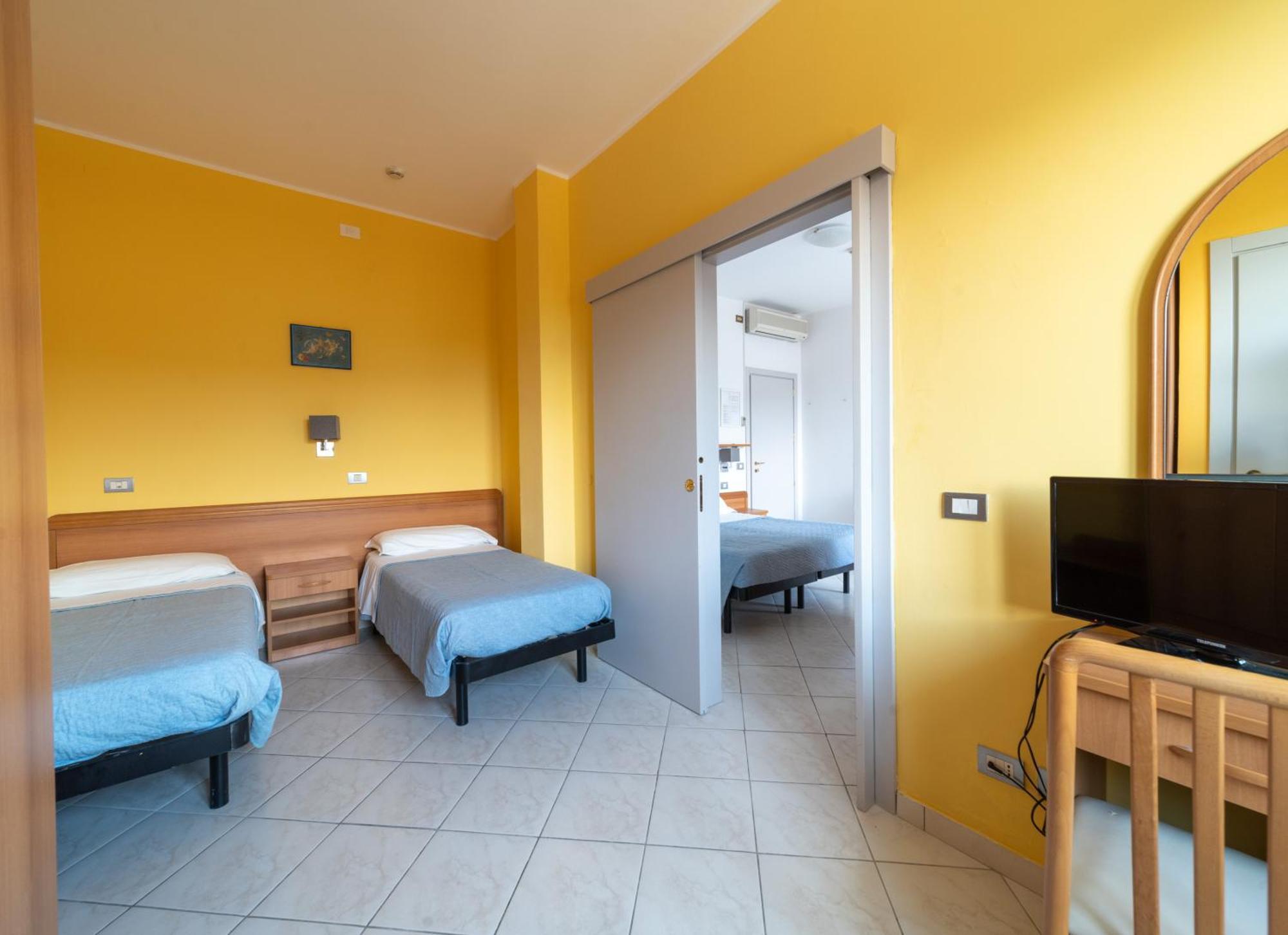 Hotel Casadei Фано Екстериор снимка