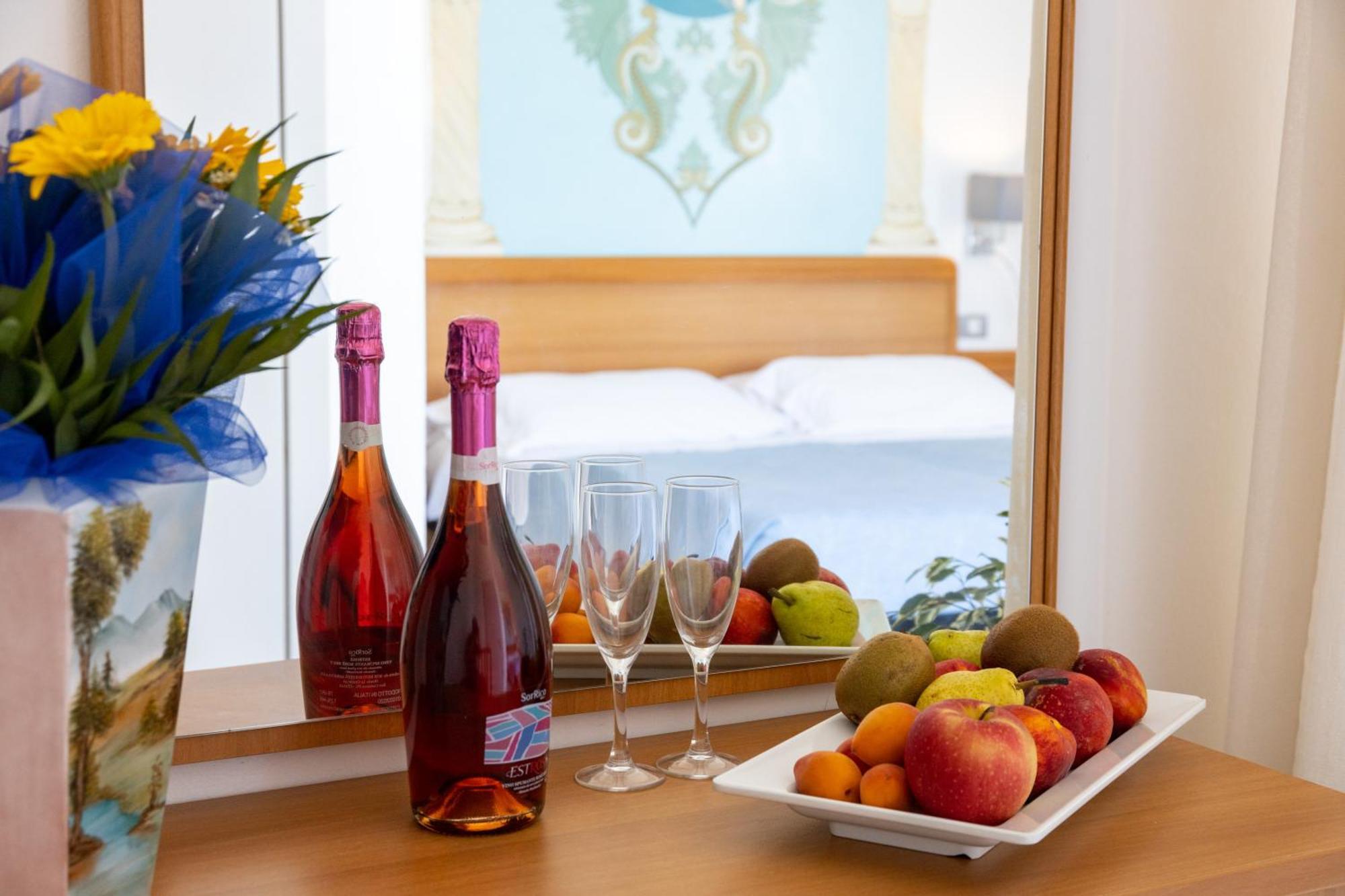 Hotel Casadei Фано Екстериор снимка