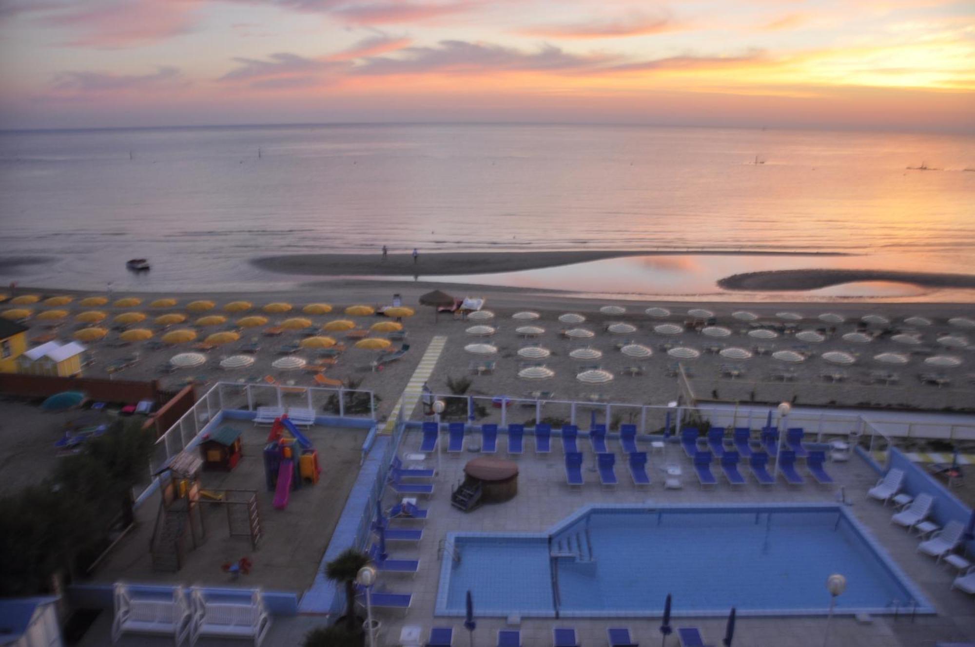 Hotel Casadei Фано Екстериор снимка