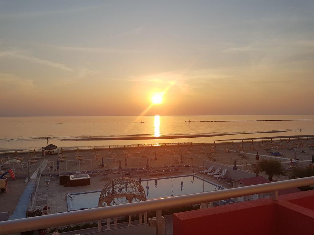 Hotel Casadei Фано Екстериор снимка