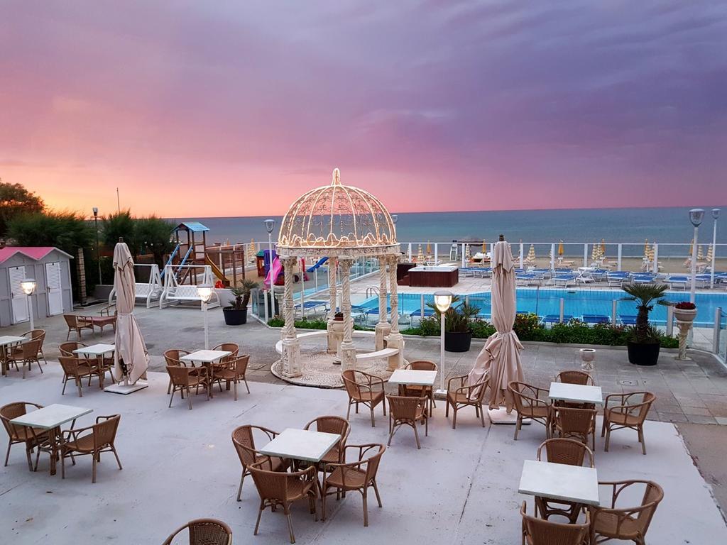 Hotel Casadei Фано Екстериор снимка