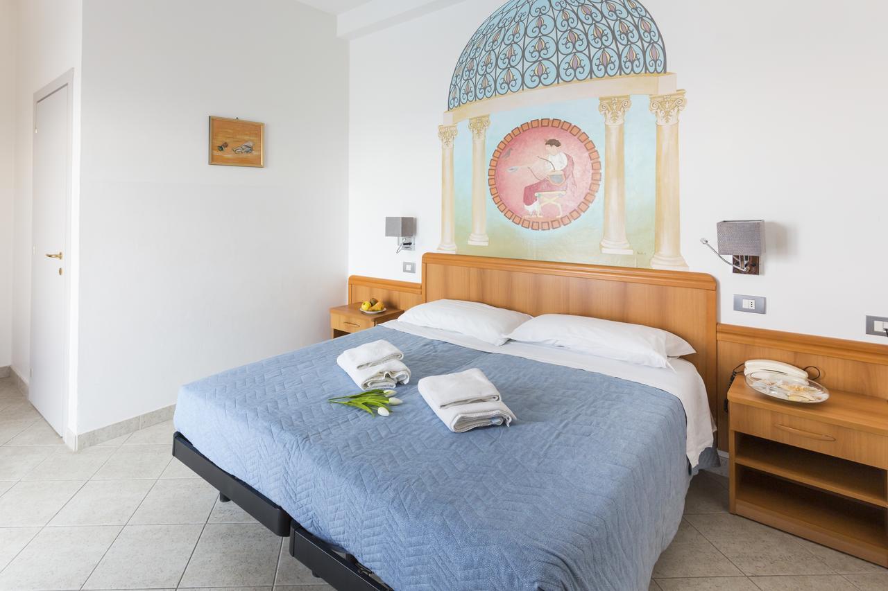 Hotel Casadei Фано Екстериор снимка