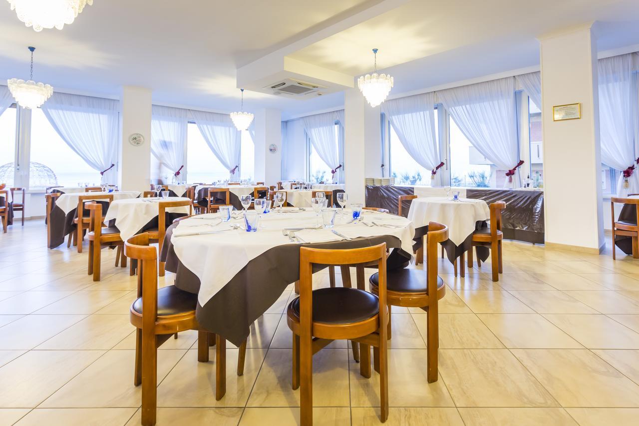 Hotel Casadei Фано Екстериор снимка