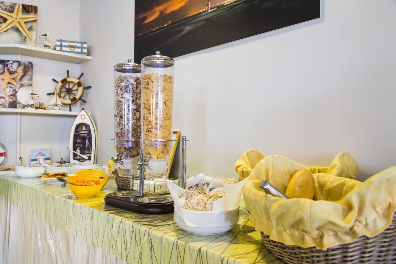 Hotel Casadei Фано Екстериор снимка