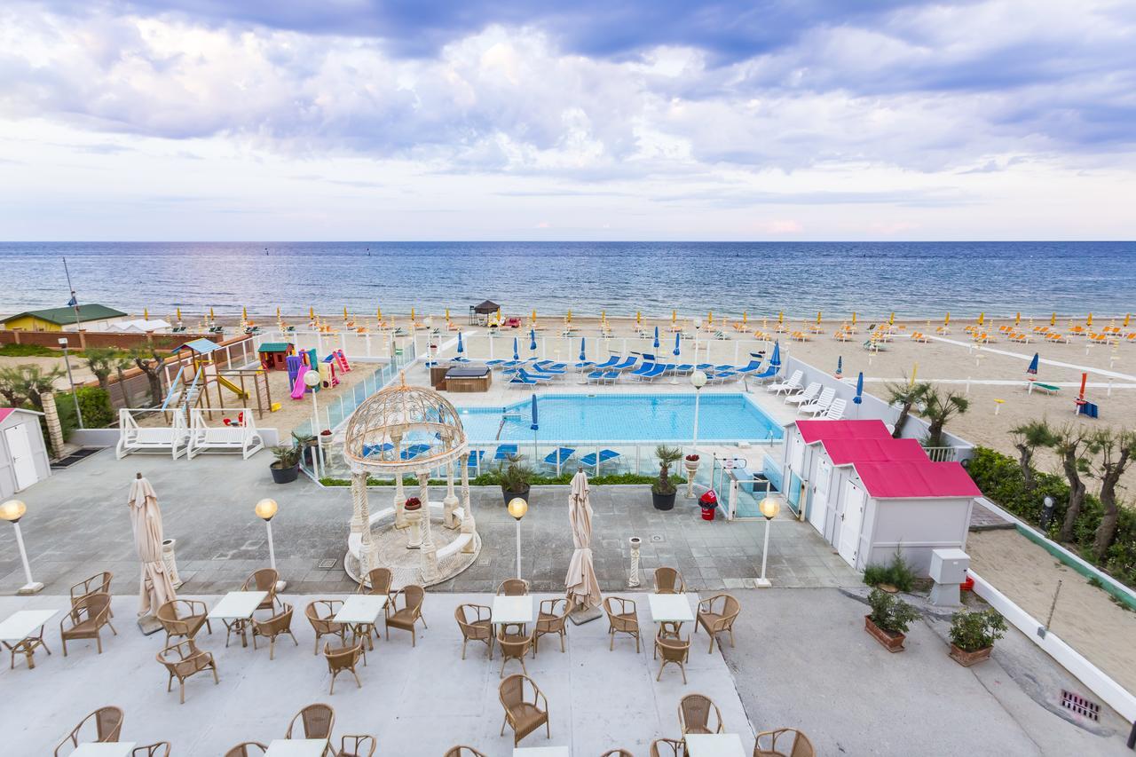 Hotel Casadei Фано Екстериор снимка